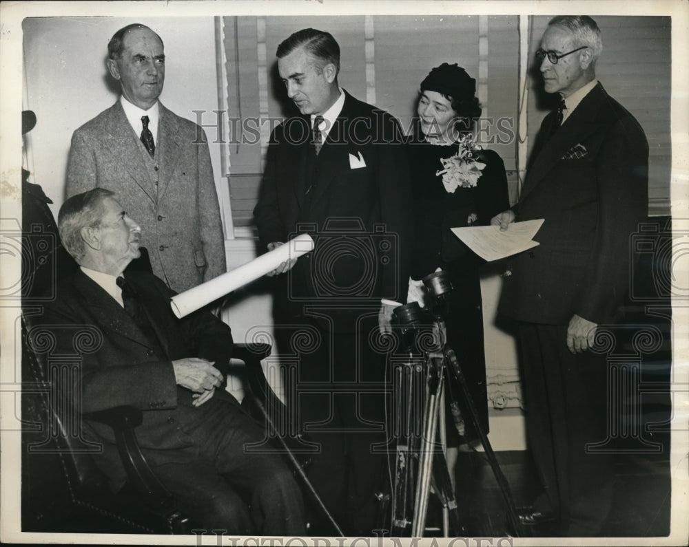 1937 Media Photo C. Edison receives his Commission as Assistant Sec. of Navy