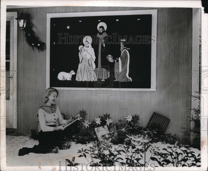 Load image into Gallery viewer, 1957 Press Photo Christmas Mural - ned07813
