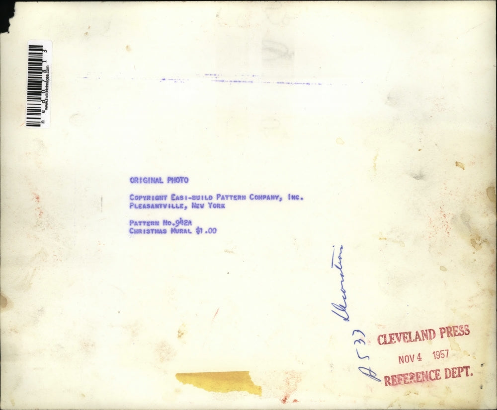 1957 Press Photo Christmas Mural - ned07813