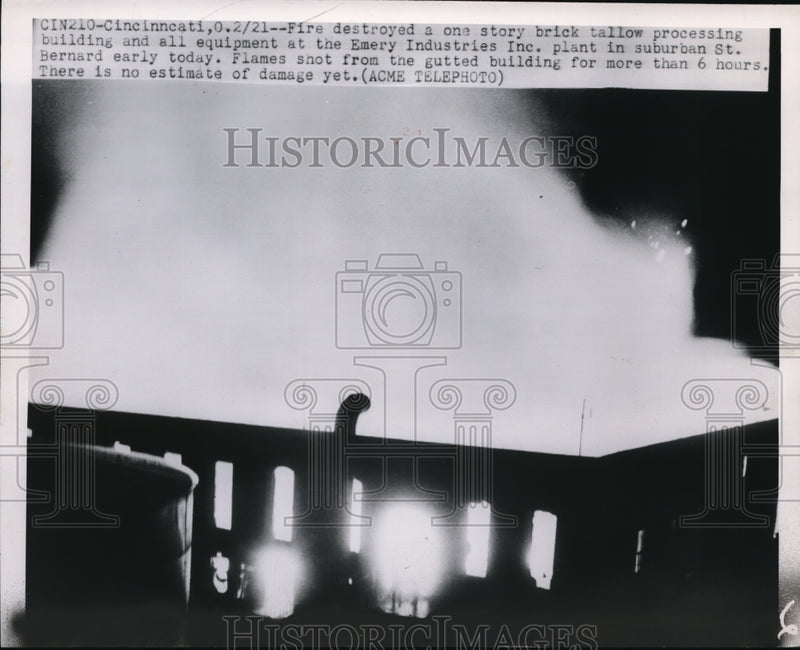 Load image into Gallery viewer, 1950 Press Photo Fire destroyed the Emery Industries Inc. at Cincinnati, Ohio
