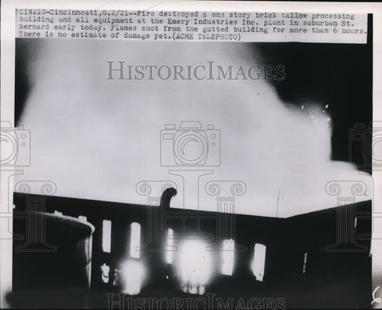 1950 Press Photo Fire destroyed the Emery Industries Inc. at Cincinnati, Ohio
