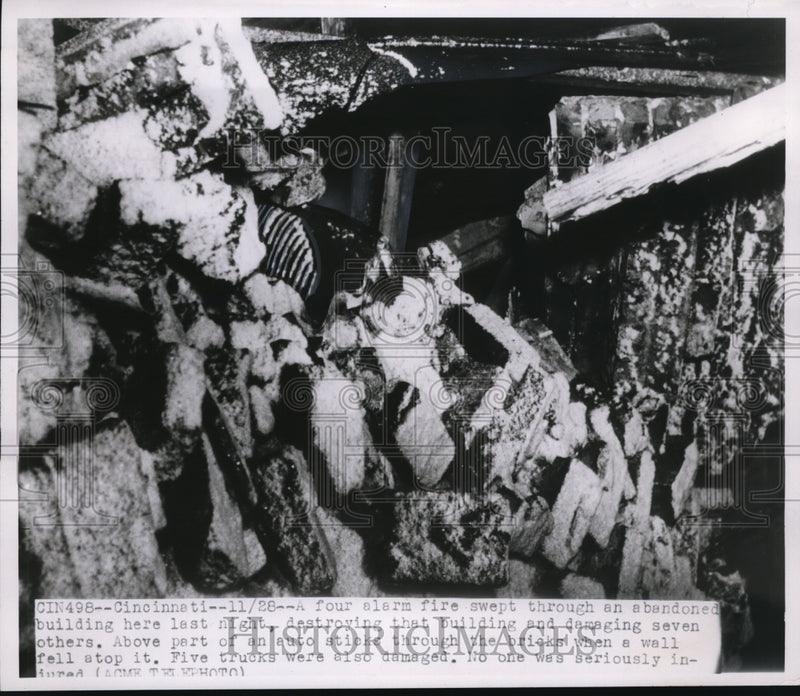 Load image into Gallery viewer, 1950 Press Photo Four alarm fire swept through an abandoned building
