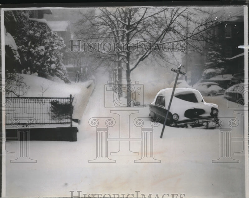 Load image into Gallery viewer, 1956 Media Photo Cars on one-way 232nd Street in a howling blizzard of snow
