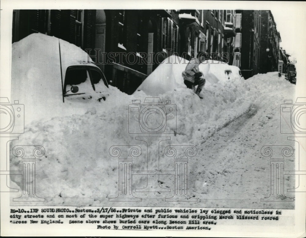 1956 Press Photo Boston Private and public vehicles motionless on city streets
