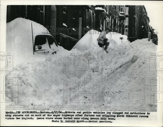 1956 Press Photo Boston Private and public vehicles motionless on city streets