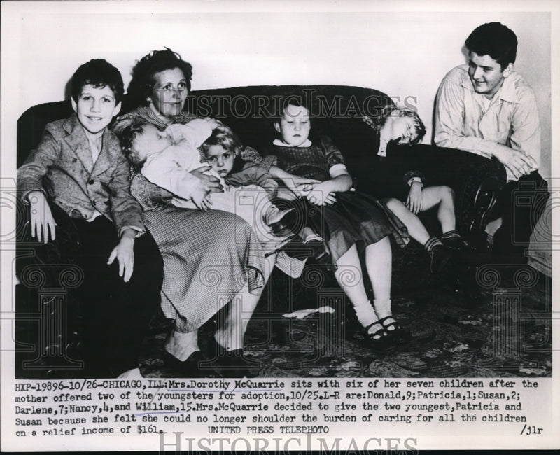 Load image into Gallery viewer, 1953 Press Photo Dorothy McQuarrie offered her 2 youngest children for adoption
