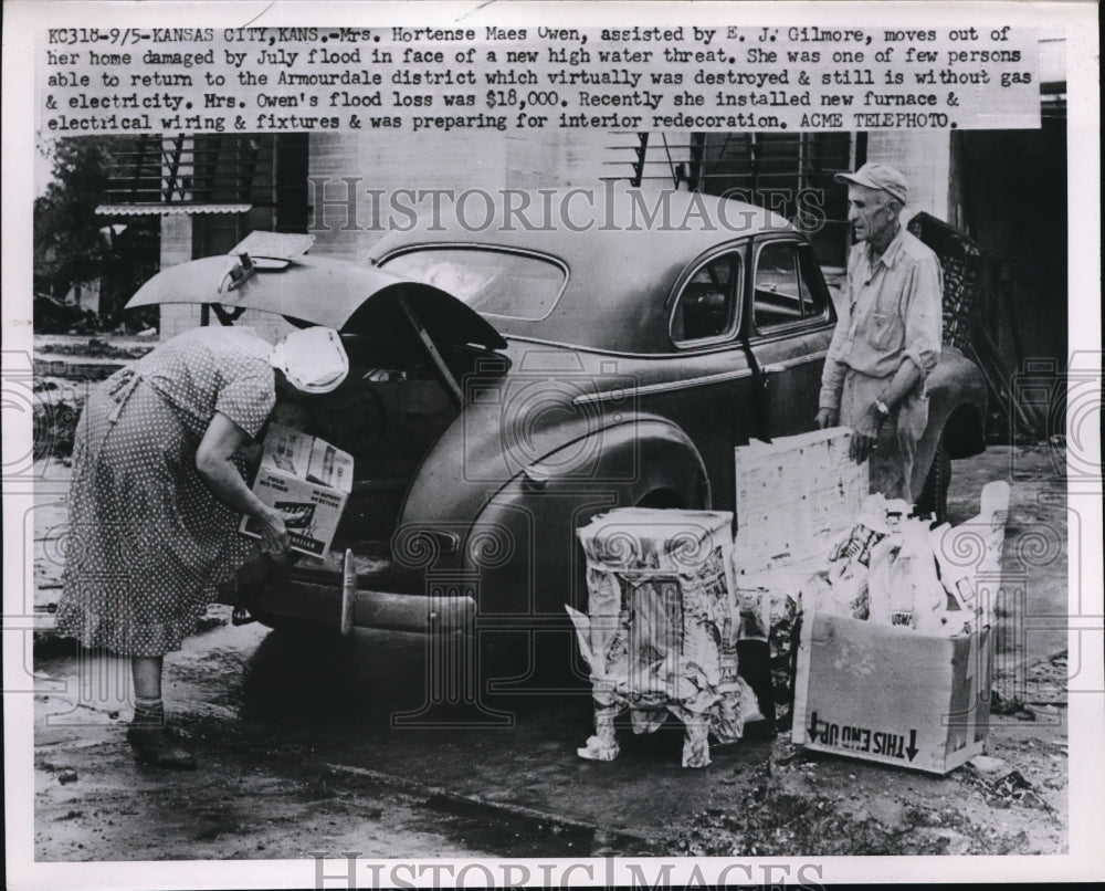 1951 Press Photo Mrs. Hortense Owen moved out of her flooded home