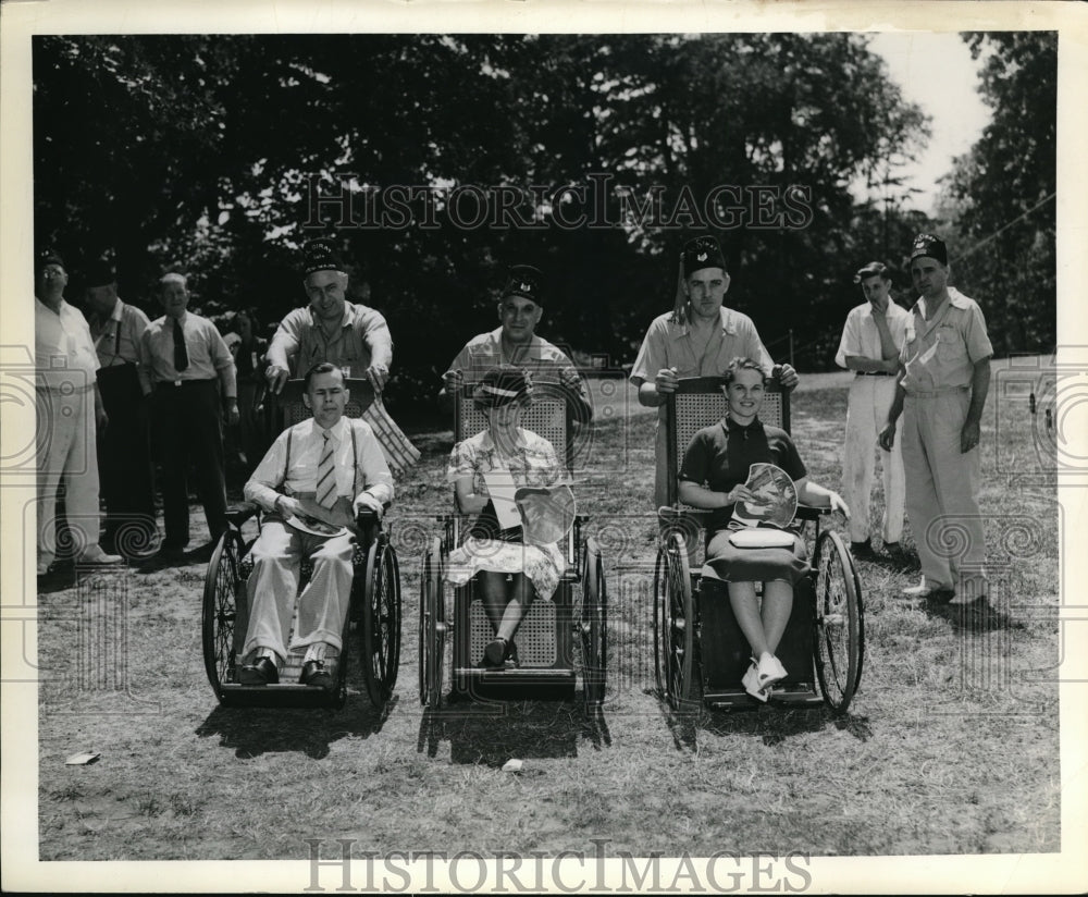 1941 Press Photo The handicapped after registration will be assisted