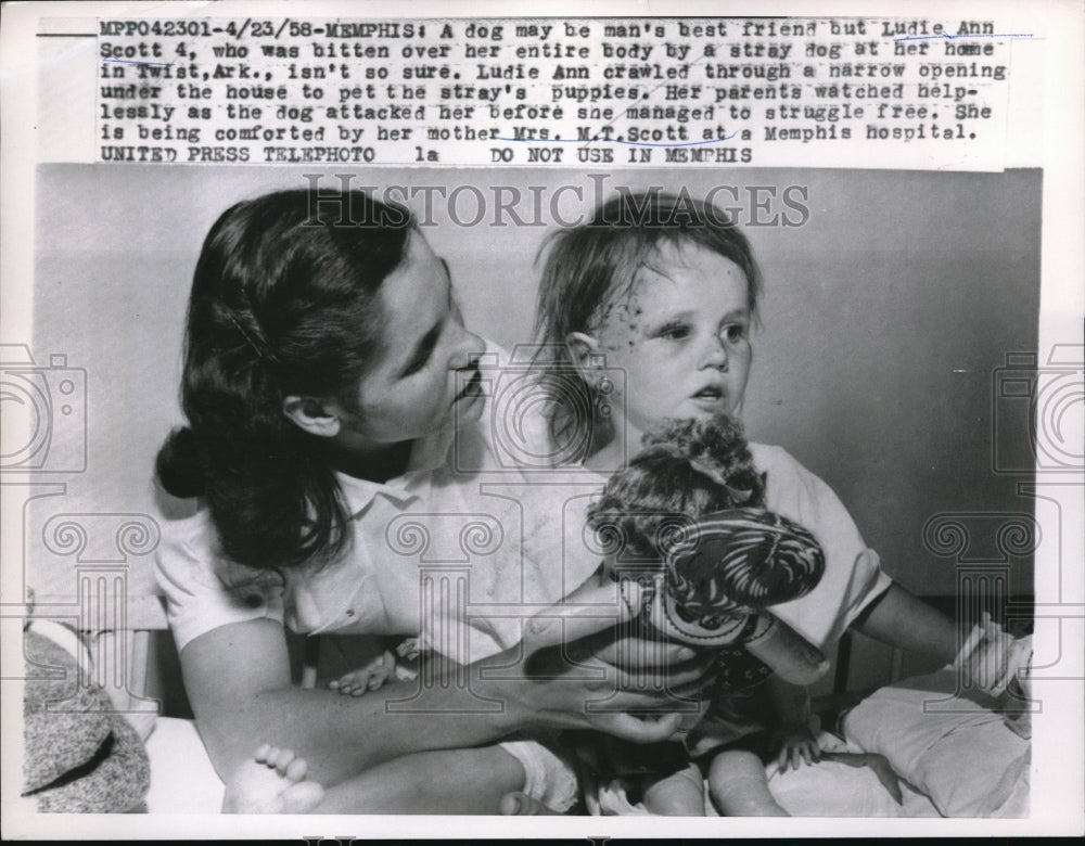 1958 Press Photo Mrs. Scott comforted her daughter after bitten by a stray dog