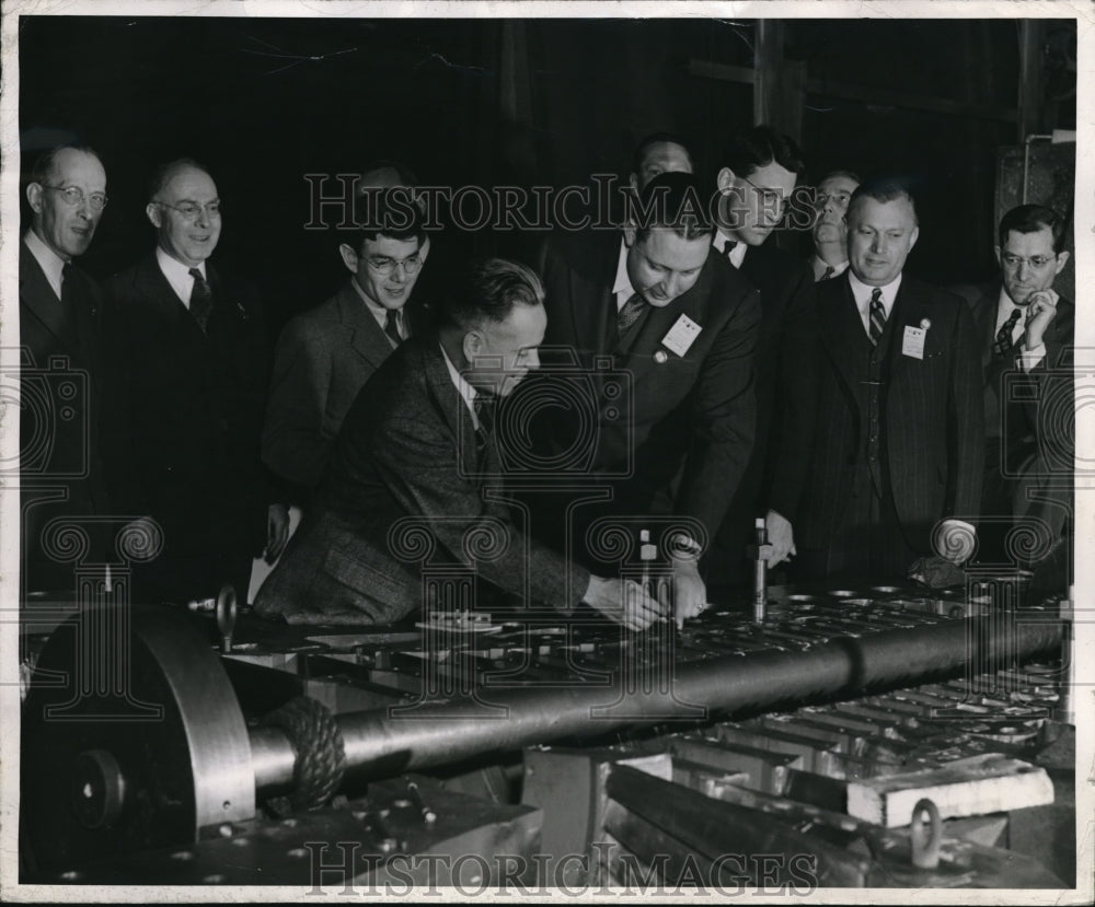 1943 Press Photo WPB Group Inspects Turbine for Floating Power Plant