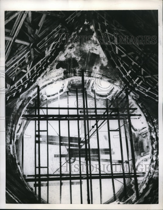 1957 Press Photo Jerusalem the Church of the Holy Sepulchre as roof is repaired