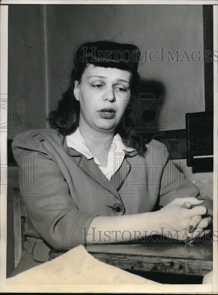 1944 Press Photo Sacramento Calif Mrs Ann Standing booked on attempted murder