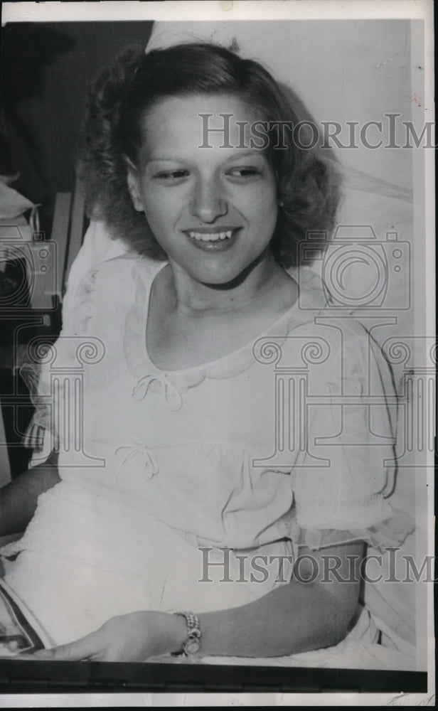 1953 Press Photo Bowling Green Ohio Mrs Delia McKenzie who is paralyzed from