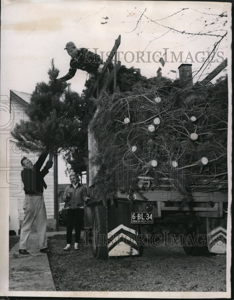 1957 Press Photo Joe Dunn, Larry Kunar with Xmas trees for Cleveland Ohio