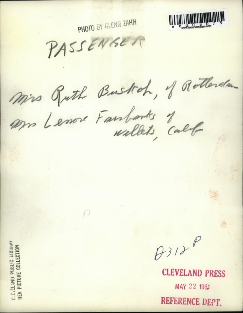 1961 Press Photo Mrs Ruth Busloh & Mrs Lenon Fairbankf in Cleveland