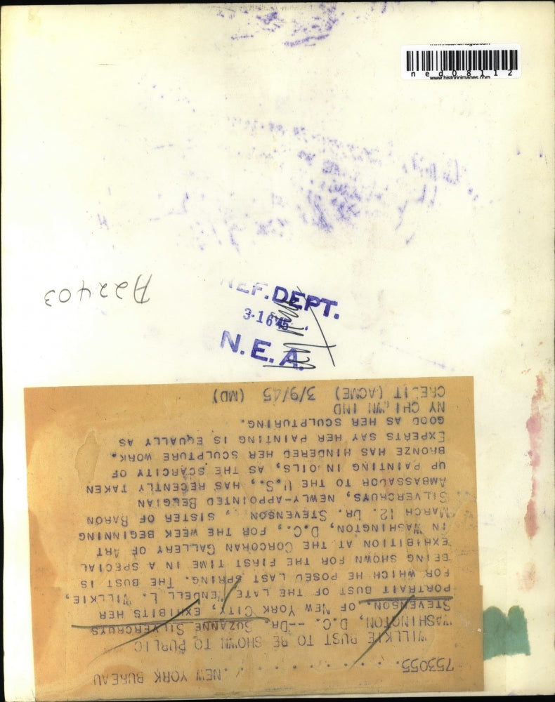 1945 Press Photo Dr Suzanne Stevenson on portrait bust of late Wendell Willkie