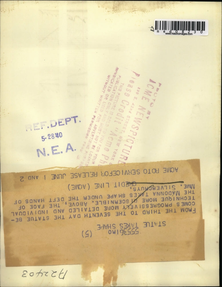 1940 Media Photo Mme. Silvercruys shaping a statue of the Madonna