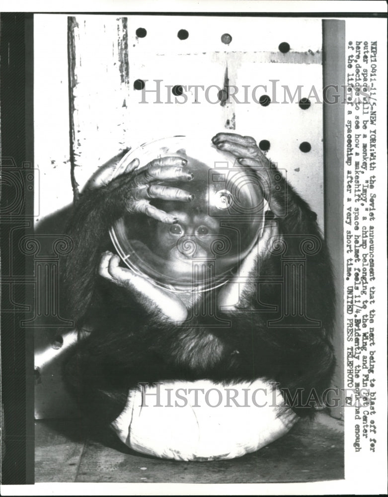 Load image into Gallery viewer, Press Photo New York with Soviet announcement that next being to blast off for
