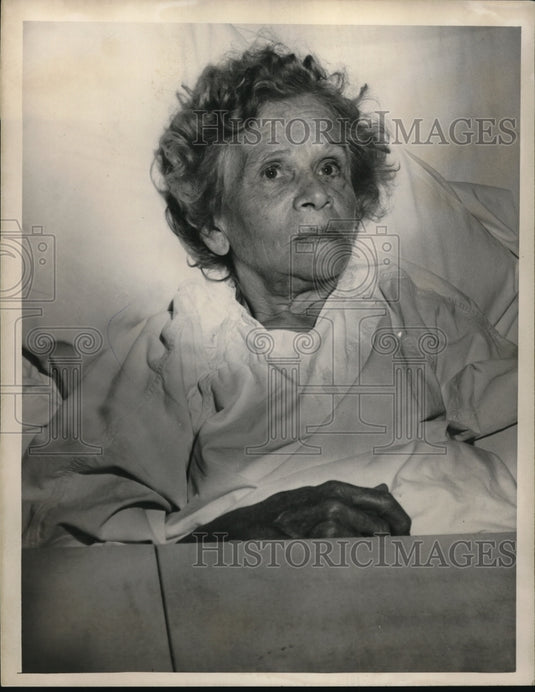 1954 Press Photo Rose Lessmick Lying In Bed