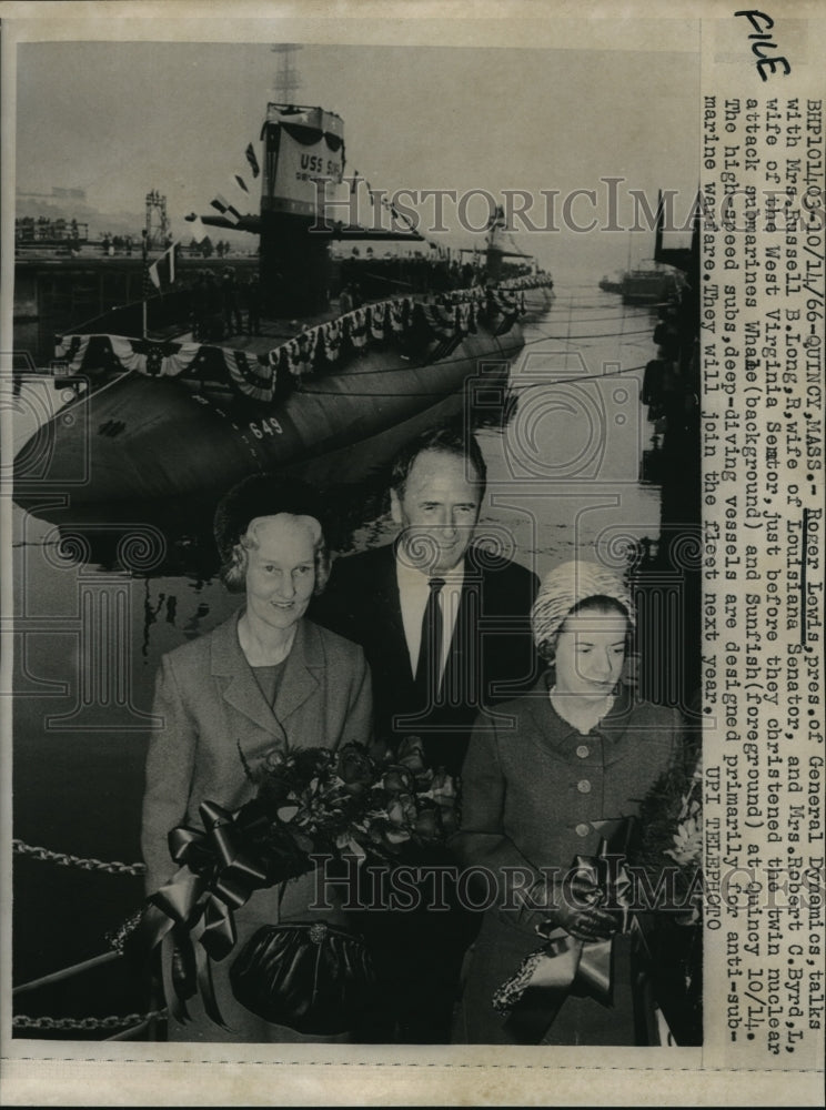 1966 Press Photo Roger Lewis before he christened the twin nuclear submarines