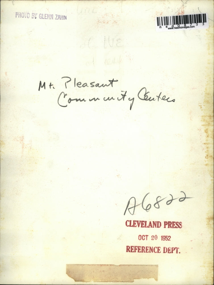 1952 Press Photo Boys playing basketball at Mt. Pleasant Community - ned08733