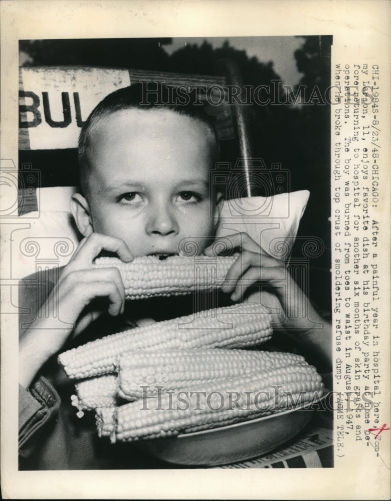 1948 Press Photo Tommy Larson enjoying Corn on the Cob at his birthday party
