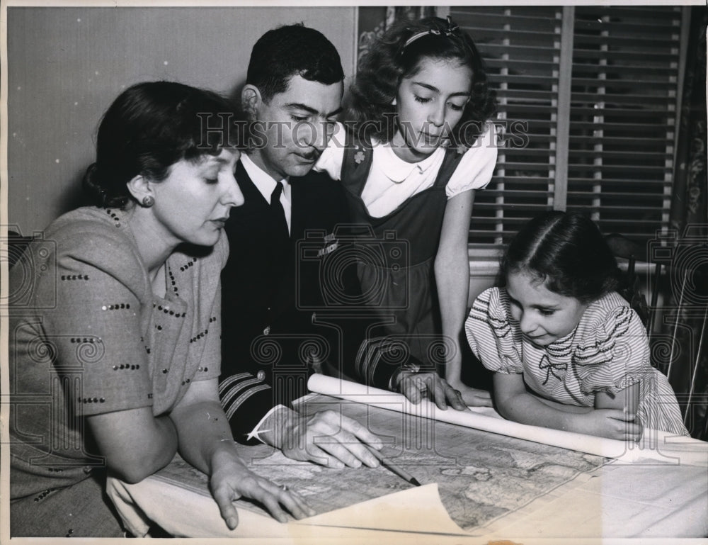 1944 Press Photo Commander Melvyn H McCoy assumed command of Naval