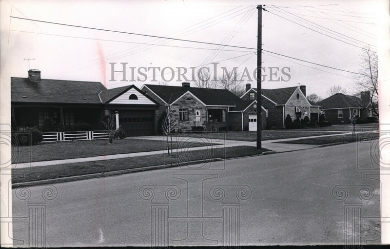 Load image into Gallery viewer, 1966 Press Photo The quiet side of the Hillsdale Avenue Fairview Park

