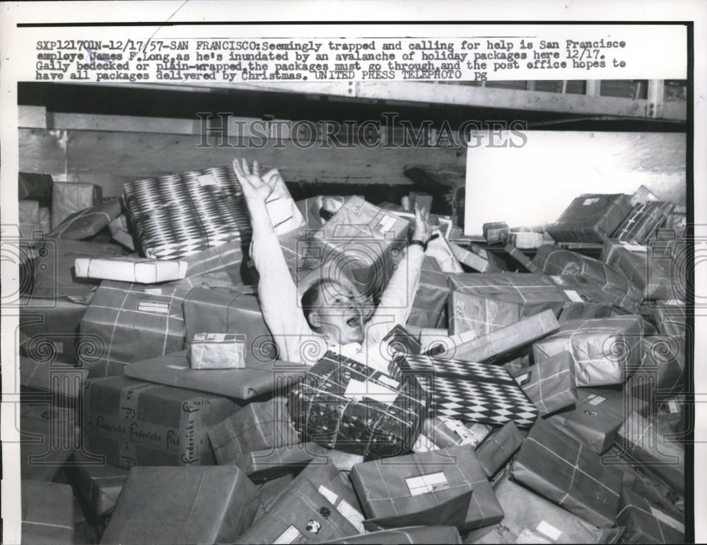 1958 Press Photo Sn Francisco employee James Long with the avalanche of packages