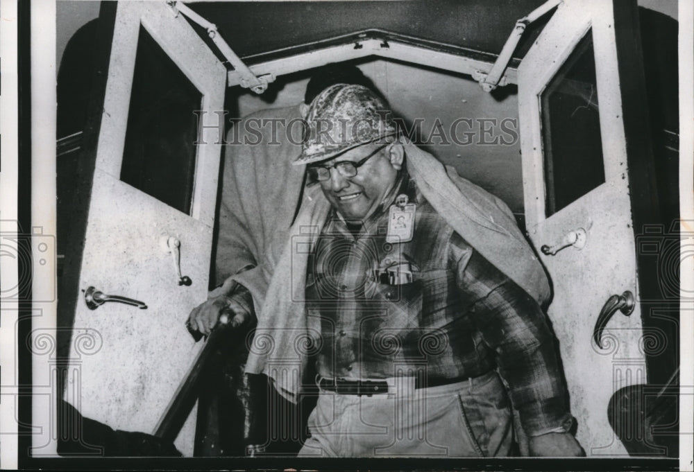 1960 Press Photo NYC John Waytovich after rescue from carrier Constellation