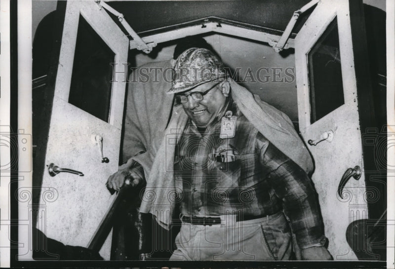 Load image into Gallery viewer, 1960 Press Photo NYC John Waytovich after rescue from carrier Constellation
