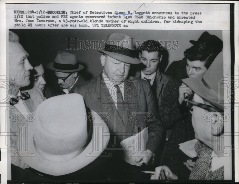 1959 Press Photo Brooklyn NY Chief of Det. James Leggett arrested Mrs J Iavarone