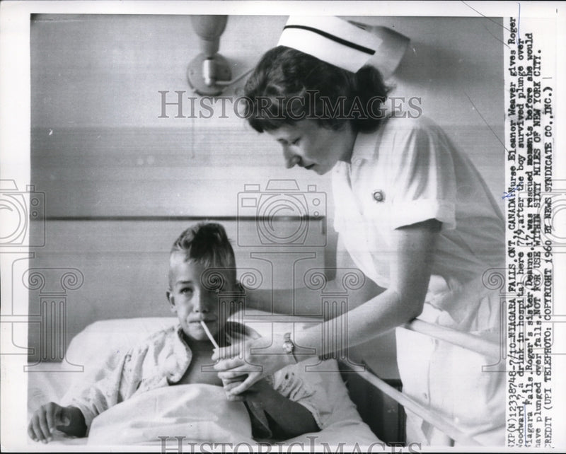 Load image into Gallery viewer, 1960 Press Photo Niagra Falls Canada, Roger Woodward plunged over falls
