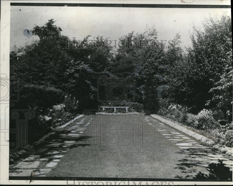 Load image into Gallery viewer, 1937 Press Photo A manicured yard with a flower garden
