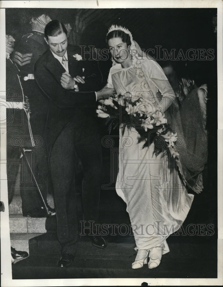 Load image into Gallery viewer, 1934 Press Photo London after recent motorcycle accident Hilda Jervis weds John

