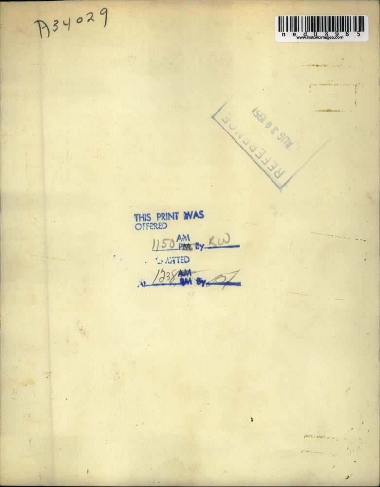 1951 Press Photo Cleveland Ohio fireman Ed Guzowski & daughter he rescued