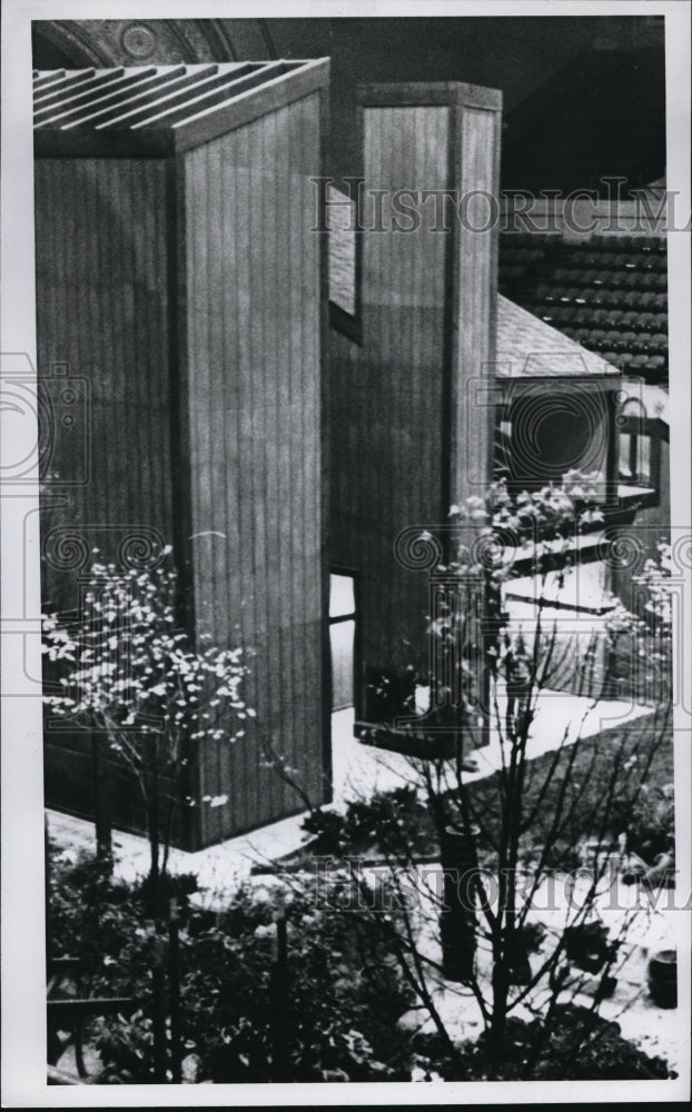 1978 Press Photo Tall Wood Structure Auditorium and House - ned09069