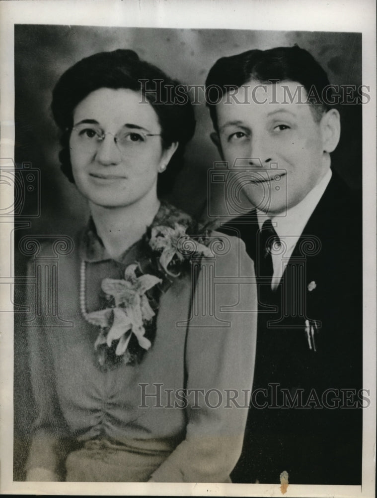 1945 Press Photo Baltimore MD Mr & Mrs Frederick Roessler before he killed her