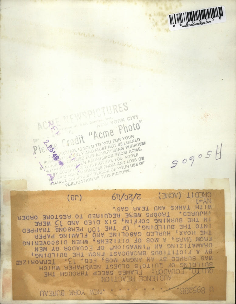 Load image into Gallery viewer, 1949 Press Photo Quito Ecuador flames burn doewn oldest newspaper
