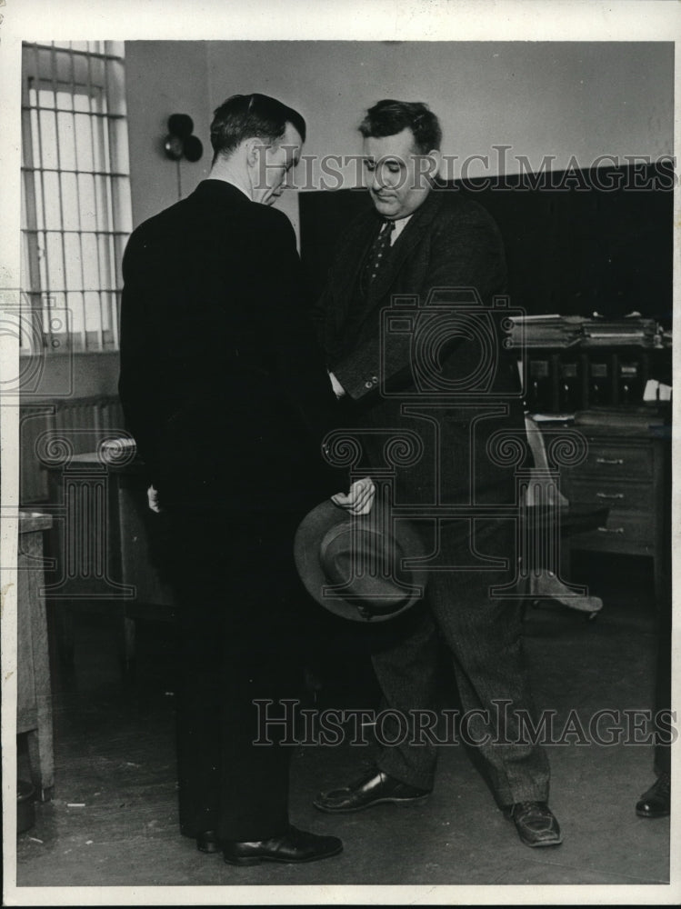 1931 Media Photo Everett Lindsay searched by Silas Bunker in Seattle Jail