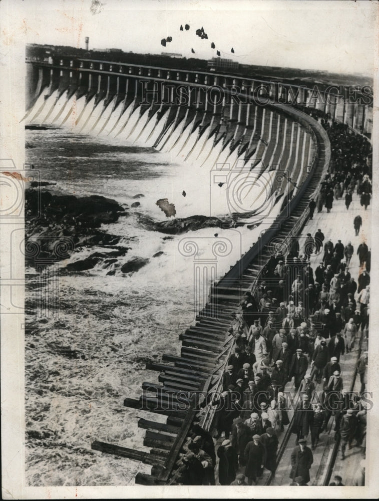 1932 Press Photo Russians at opening of Dnieperostroi hydro station