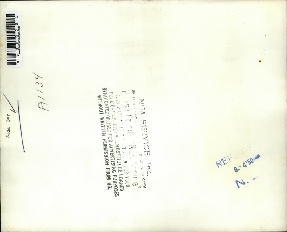 1950 Press Photo Young girls at 1950s soda bar