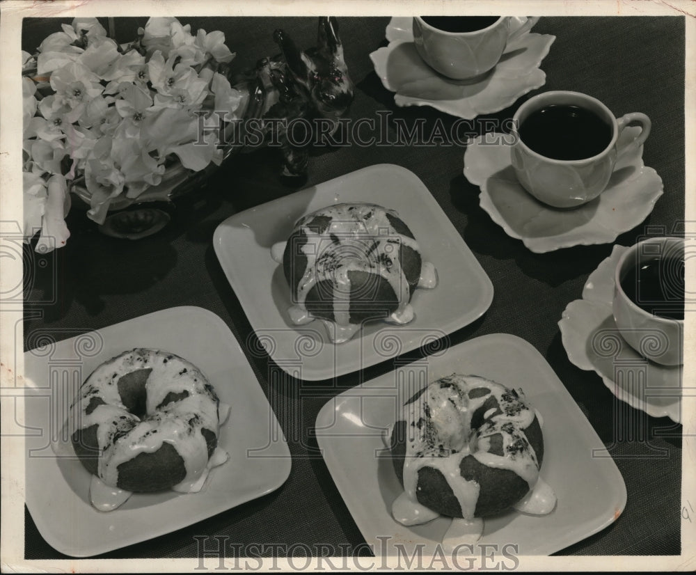 1949 Press Photo Doughnuts with glaze & coffee - ned09290