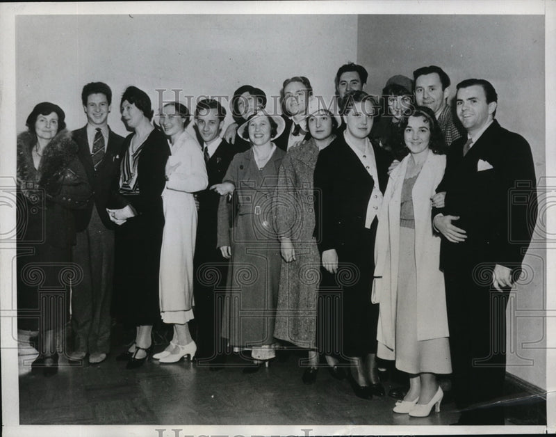 Load image into Gallery viewer, 1934 Press Photo Cast of the Musical Drama Ross Roy
