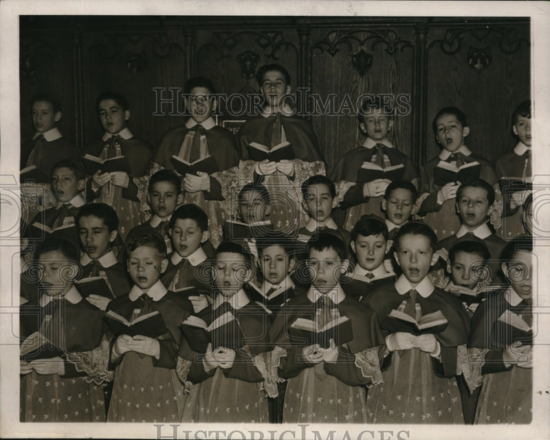 Load image into Gallery viewer, 1939 Press Photo Choir Boys Singing
