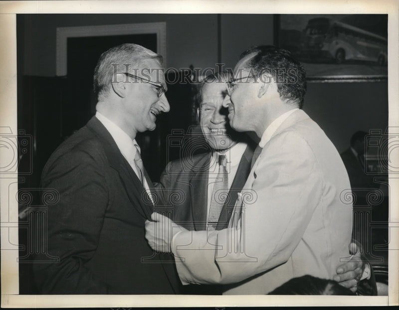 Load image into Gallery viewer, 1955 Media Photo Three men confer and smile at conference
