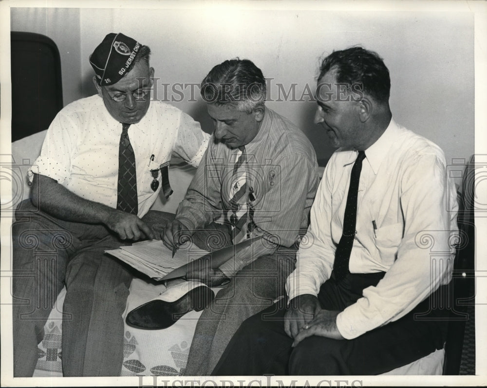 1937 Press Photo Thomas Higgins, Emanuel Levy,John Farley Order of Purple Heart