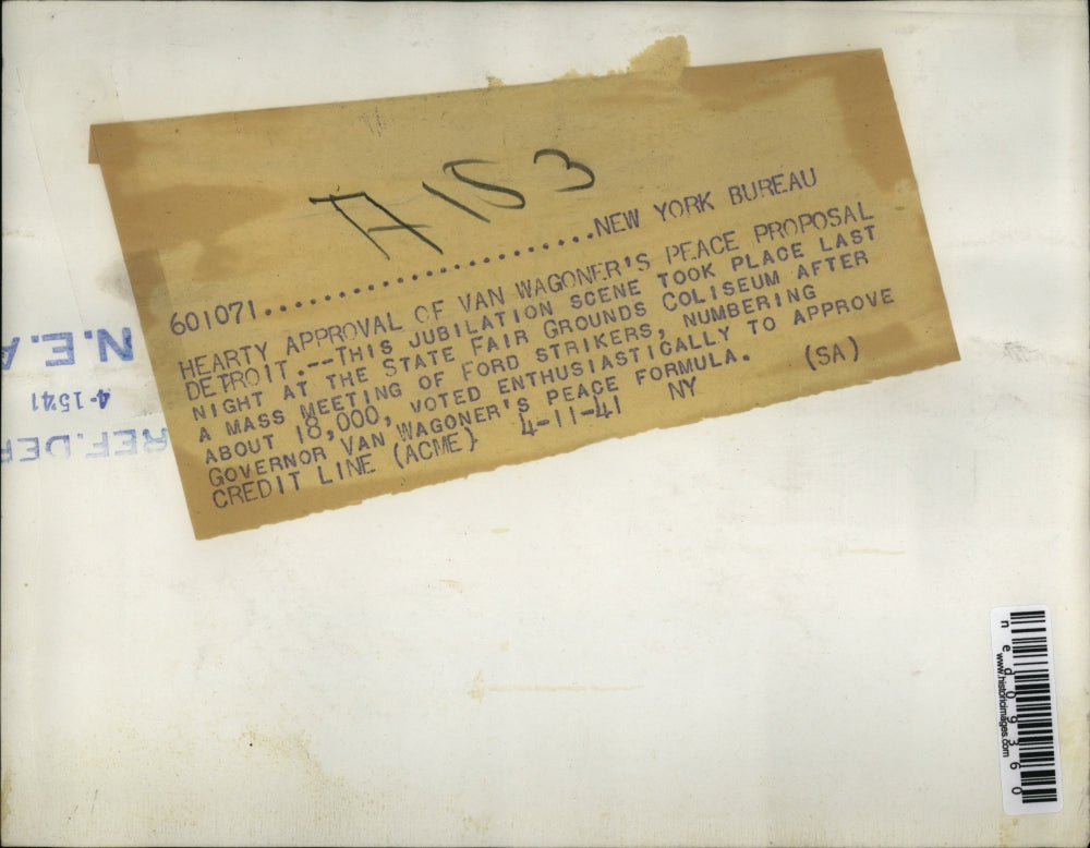 1941 Press Photo Detroit Mich Ford Strikers vote for Gov Van Waggoners solution