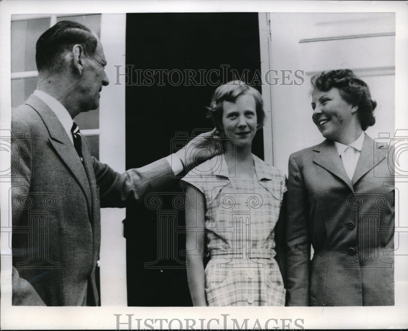 Load image into Gallery viewer, 1954 Media Photo Graasten Denmark Frederik Margrethes Beatrix Danish Royalty
