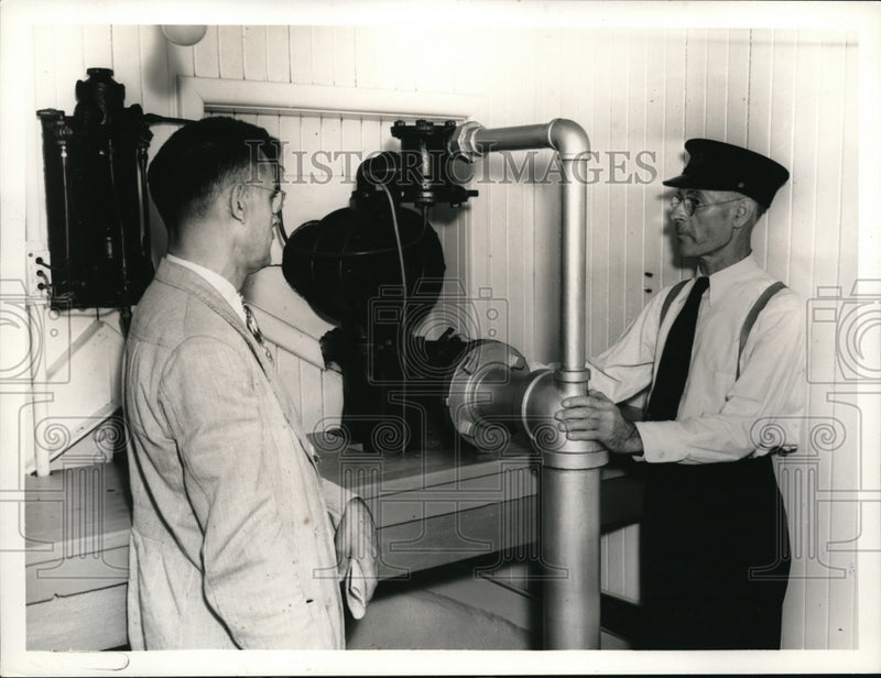 Load image into Gallery viewer, 1939 Press Photo Charles E Perry Keeher Noise Maker

